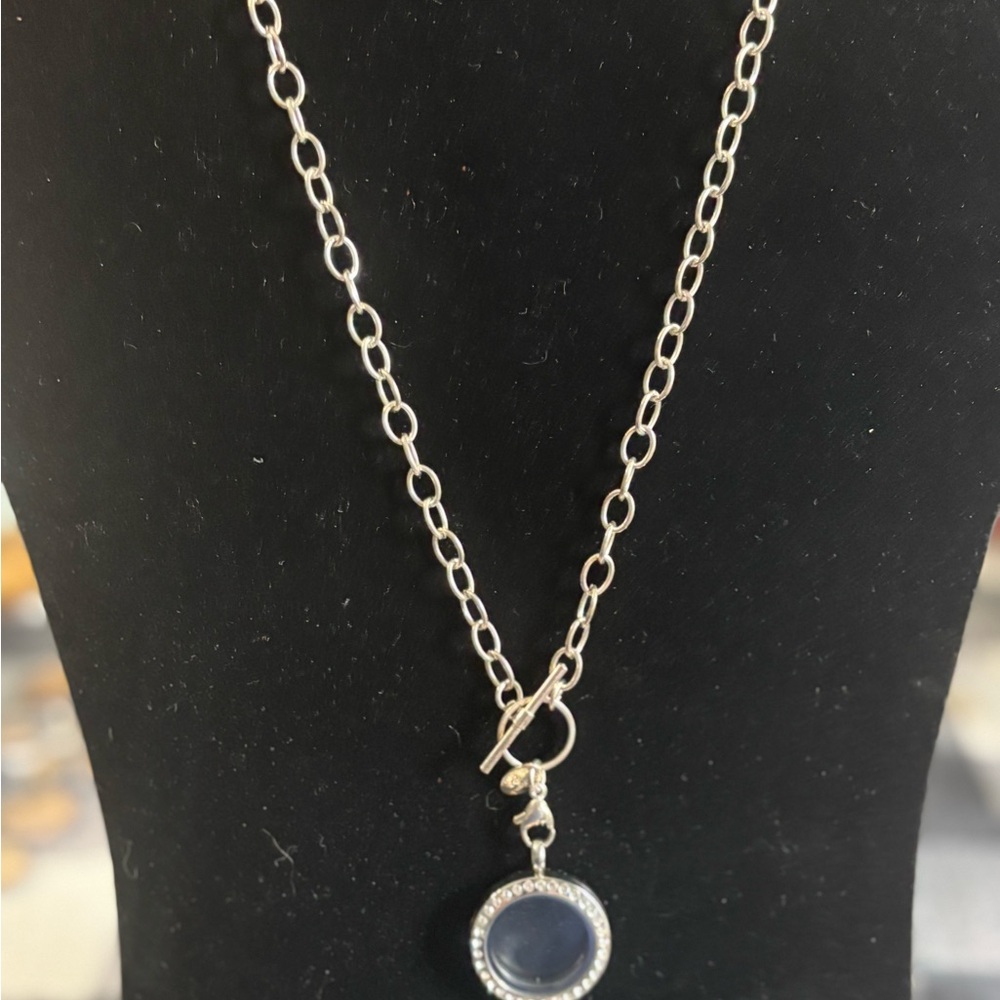 Origami Owl Silver Pendant Necklace Preloved